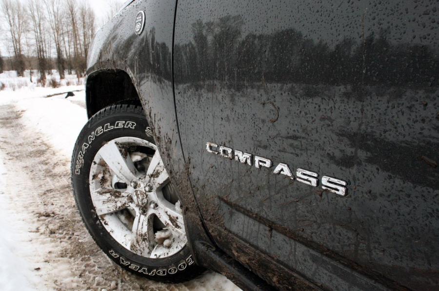  Jeep Compass Limited 2011 года  (фото 33 из 51)